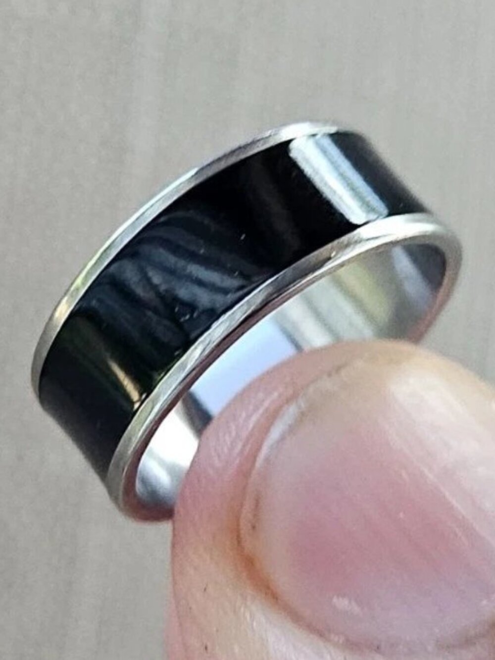 Fashion Ring Silver/Black Tone Metal Fashion Jewelry Finger Band Size NWT